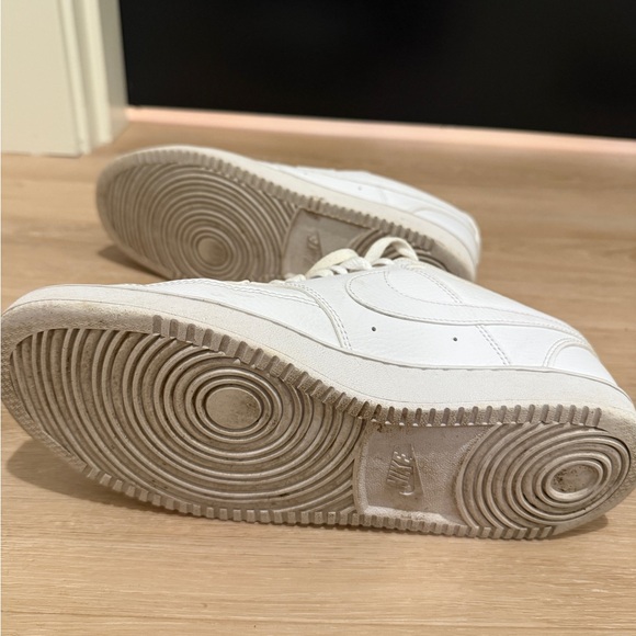 Nike White Air Force 1 Sneakers - size 9 - Picture 6 of 7